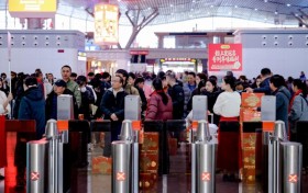不止年货，更是陪伴：粒上皇春运高铁专列，守护每一程团圆路
